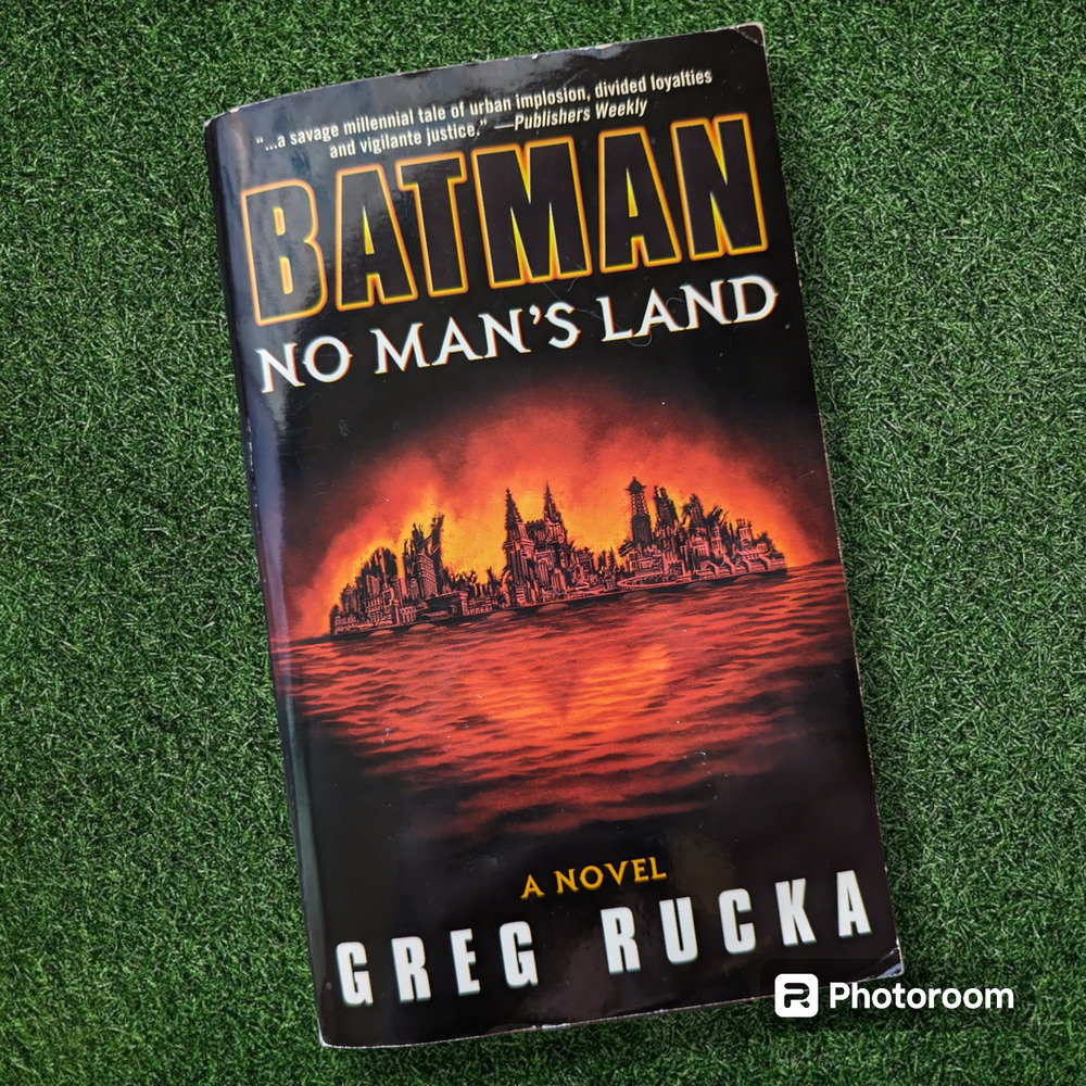 BATMAN NO MAN'S LAND, PAPERBACK, PB, GREG RUCKA, POCKET STAR BOOKS, 1ST, 2001